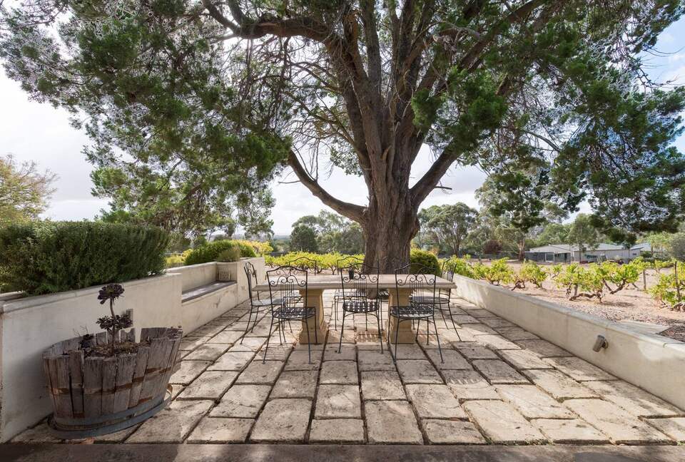Rustic-Modern Hideaway Among the Barossa Hills - Lyndoch, Australia