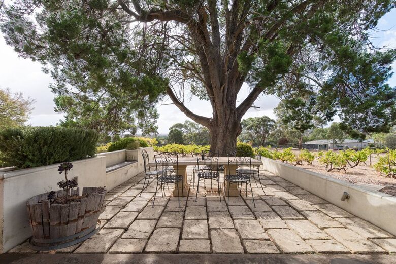 Rustic-Modern Hideaway Among the Barossa Hills - Lyndoch, Australia