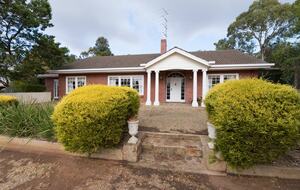 Rustic-Modern Hideaway Among the Barossa Hills - Lyndoch, Australia