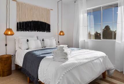 Stylish Desert Escape Minutes from the Las Vegas Strip - North Las Vegas, Nevada