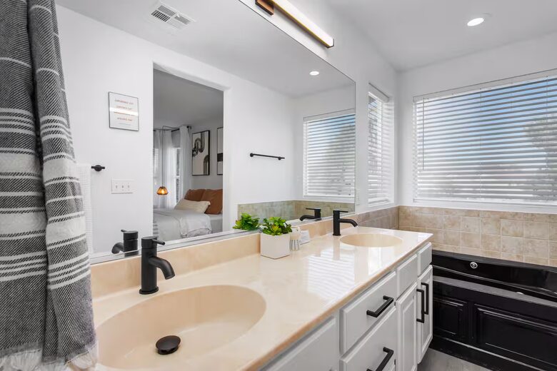 Stylish Desert Escape Minutes from the Las Vegas Strip - North Las Vegas, Nevada