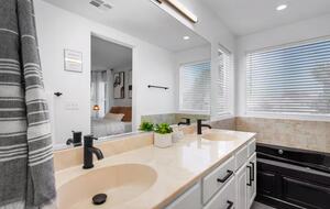 Stylish Desert Escape Minutes from the Las Vegas Strip - North Las Vegas, Nevada