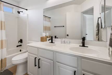 Stylish Desert Escape Minutes from the Las Vegas Strip - North Las Vegas, Nevada