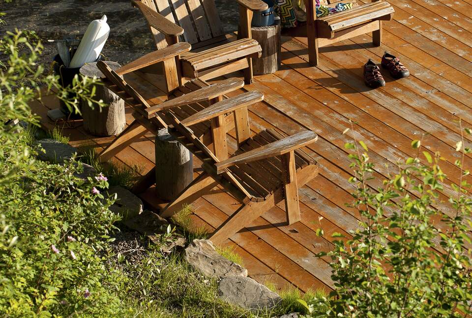 Waterfront Log Home with Mountain Views & Cozy Charm - West Glacier, Montana