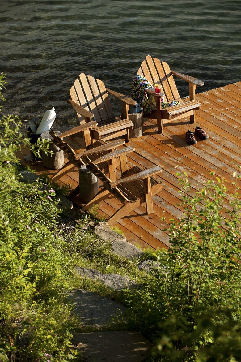 Waterfront Log Home with Mountain Views & Cozy Charm - West Glacier, Montana