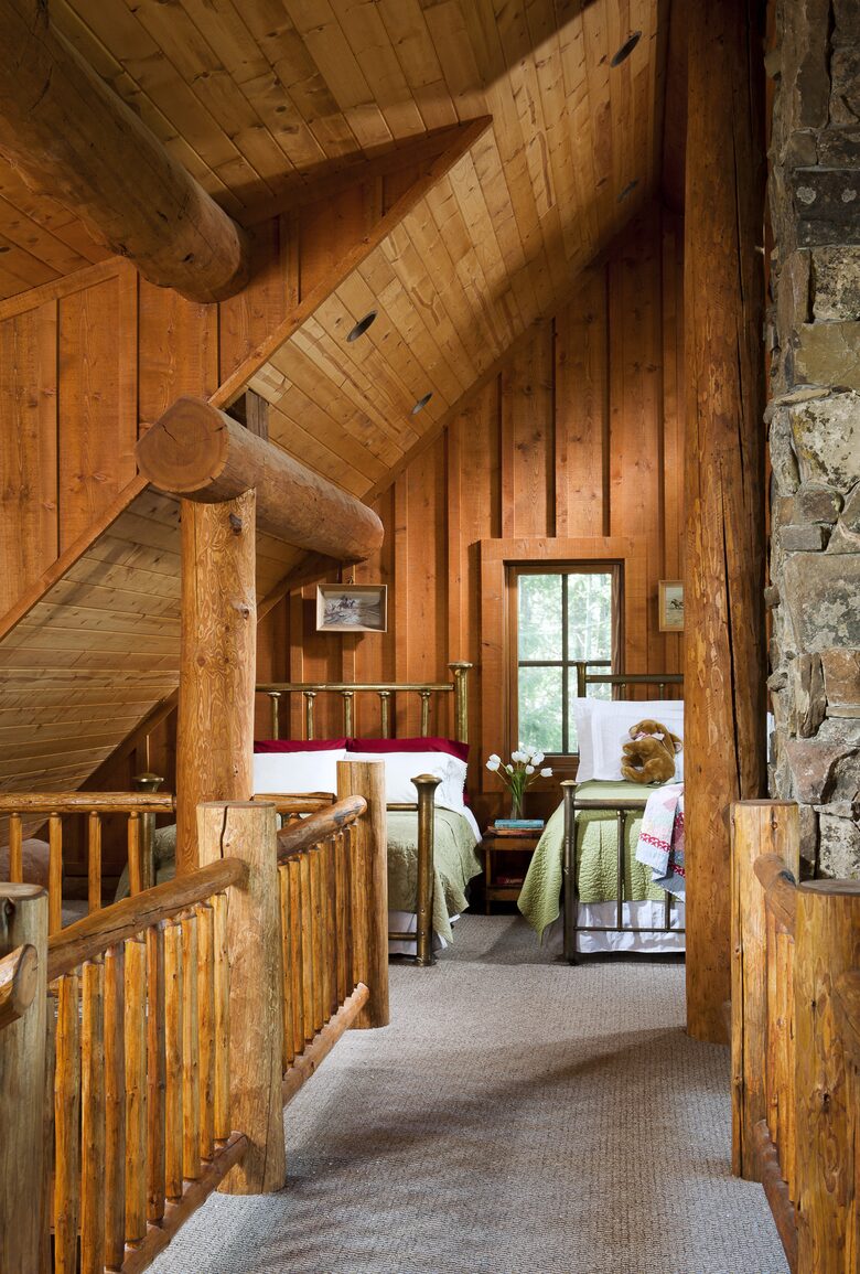 Loft (sleeps six - 3 queen beds)