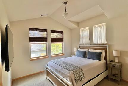 Modern Truckee Home near Skiing, Lakes & Downtown - Truckee, California