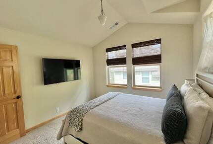 Modern Truckee Home near Skiing, Lakes & Downtown - Truckee, California