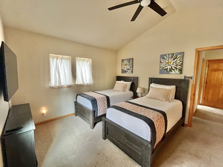 Modern Truckee Home near Skiing, Lakes & Downtown - Truckee, California