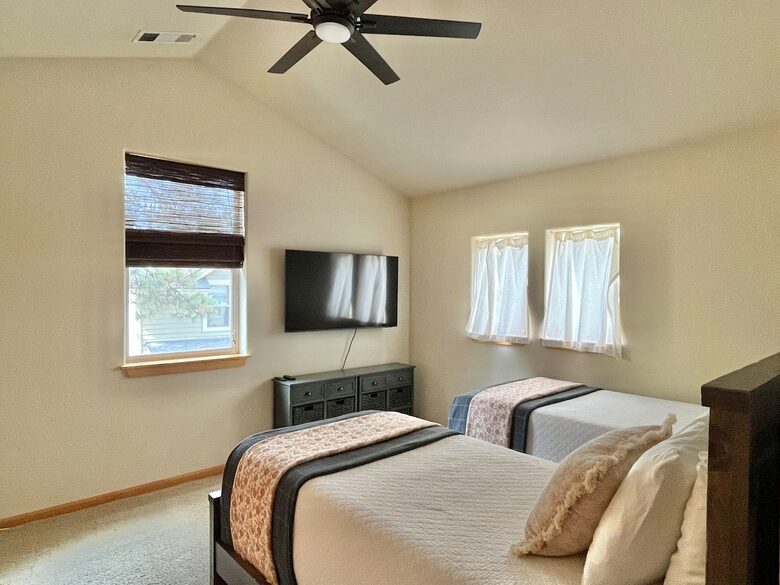 Modern Truckee Home near Skiing, Lakes & Downtown - Truckee, California