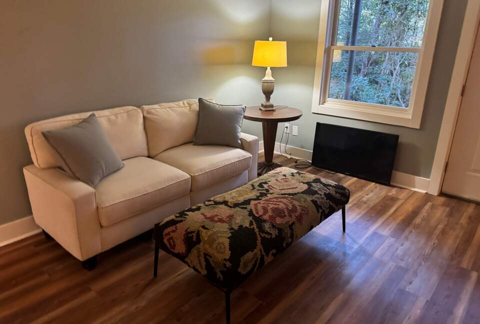 A Warm Woodland Retreat in the Heart of Highlands - Highlands, North Carolina