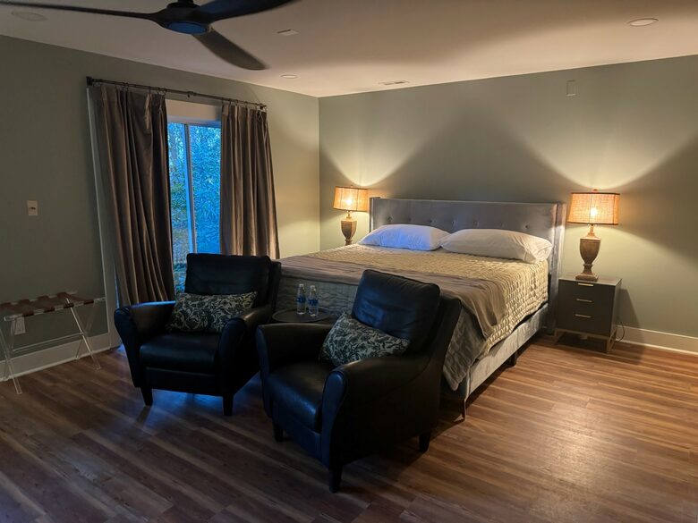 A Warm Woodland Retreat in the Heart of Highlands - Highlands, North Carolina