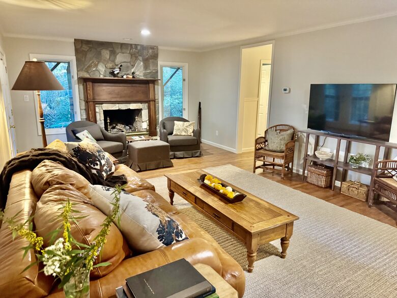 A Warm Woodland Retreat in the Heart of Highlands - Highlands, North Carolina