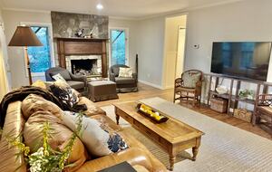 A Warm Woodland Retreat in the Heart of Highlands - Highlands, North Carolina