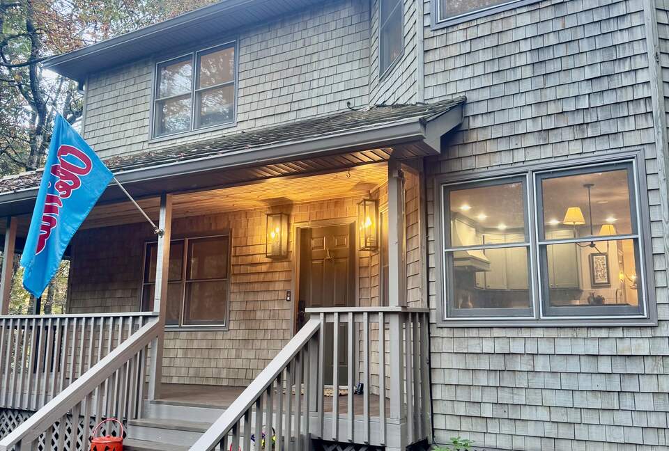 A Warm Woodland Retreat in the Heart of Highlands - Highlands, North Carolina