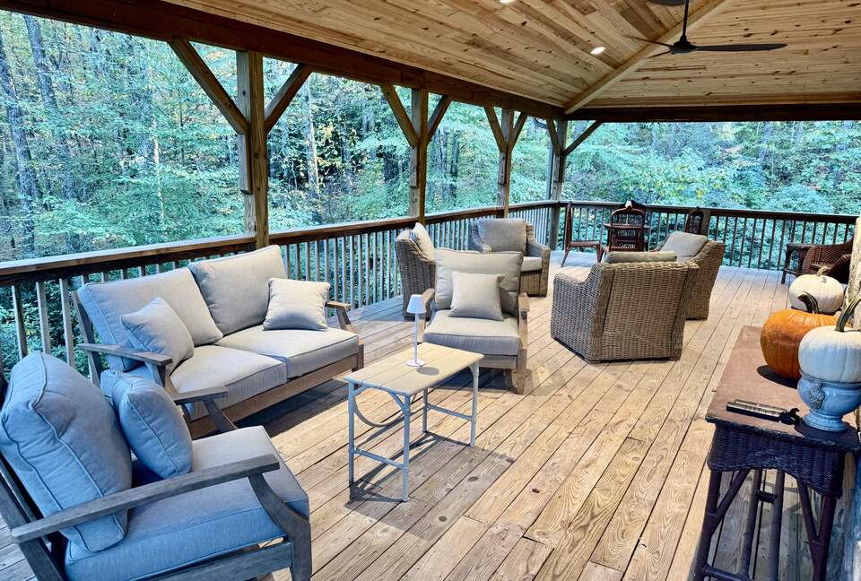 A Warm Woodland Retreat in the Heart of Highlands - Highlands, North Carolina