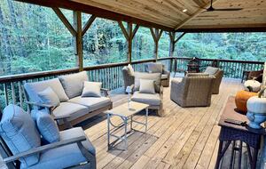 A Warm Woodland Retreat in the Heart of Highlands - Highlands, North Carolina