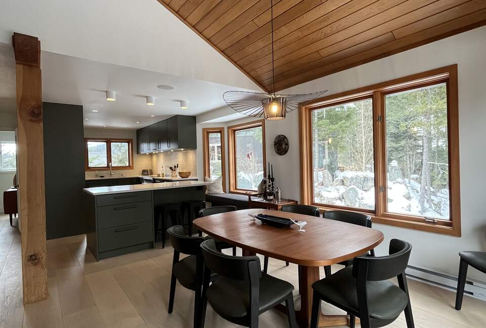 Dining room with seating for 8 (2 leaves under king bed).