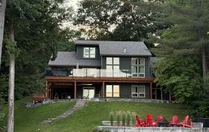 Stunning Muskoka Waterfront Retreat with Year-Round Adventure - Huntsville, Canada