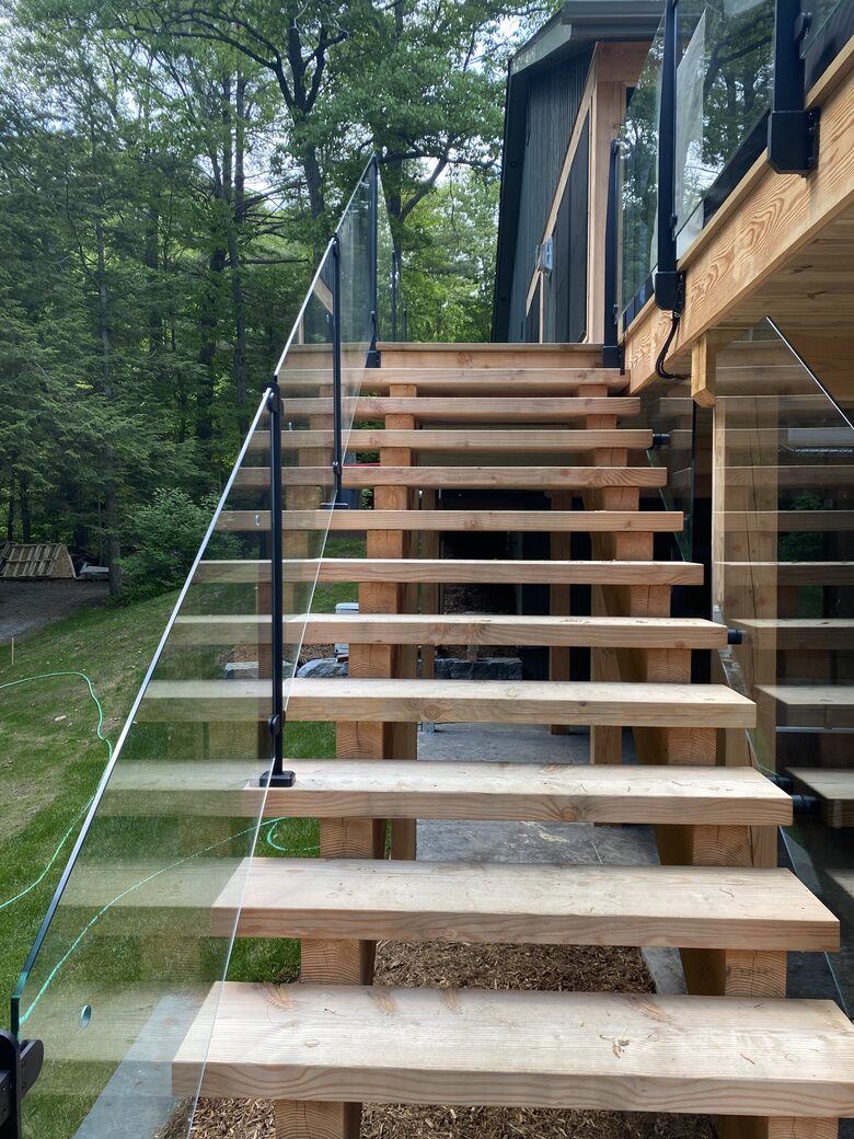 Stunning Muskoka Waterfront Retreat with Year-Round Adventure - Huntsville, Canada