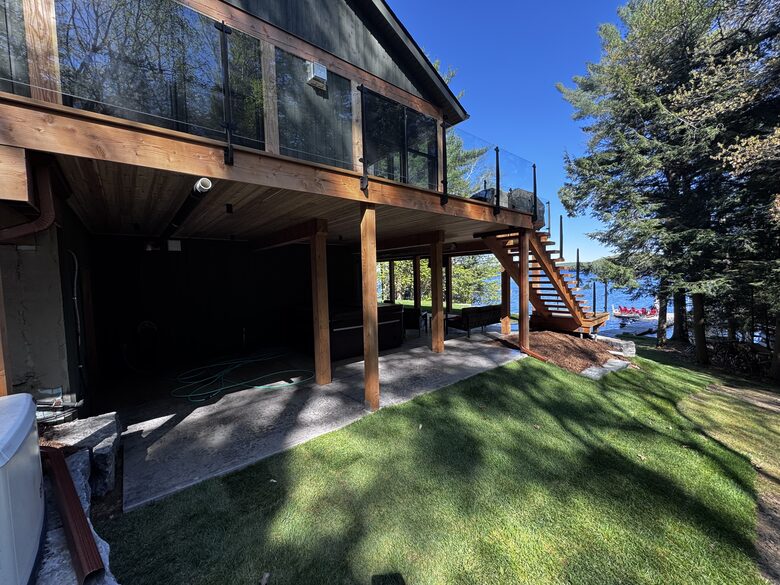 Stunning Muskoka Waterfront Retreat with Year-Round Adventure - Huntsville, Canada