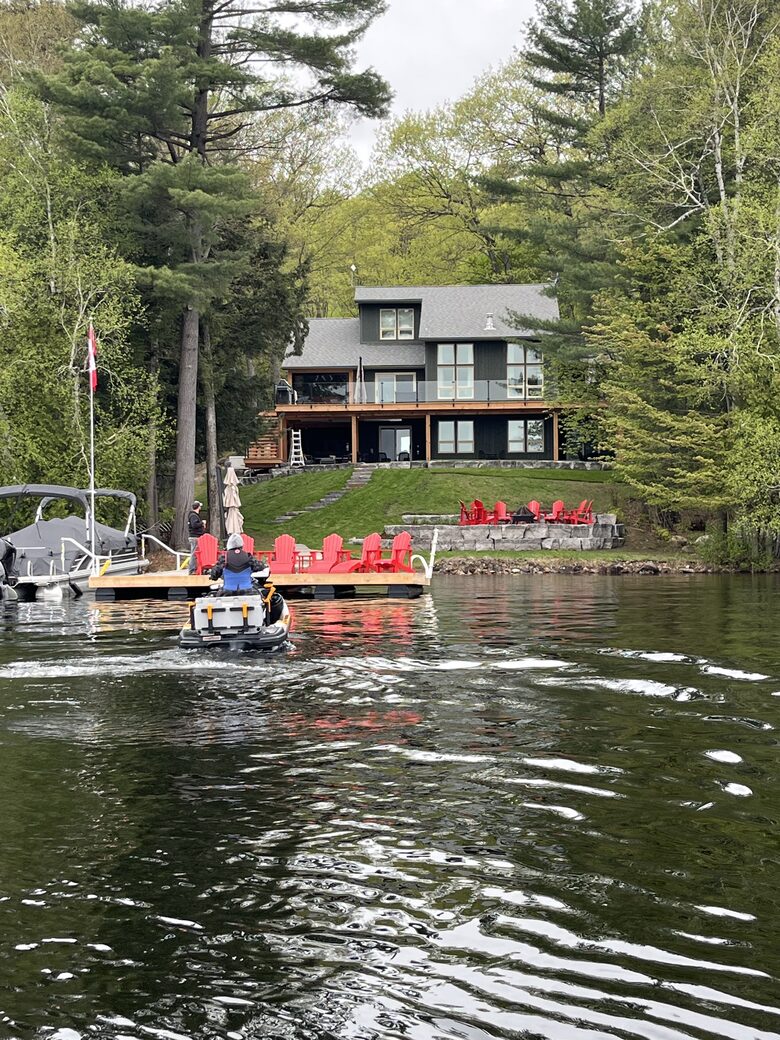 Stunning Muskoka Waterfront Retreat with Year-Round Adventure - Huntsville, Canada