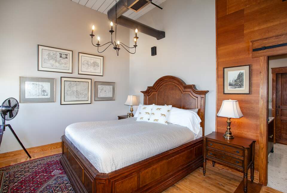 King bed with 55" tv