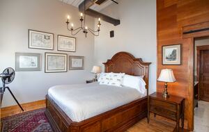 King bed with 55" tv