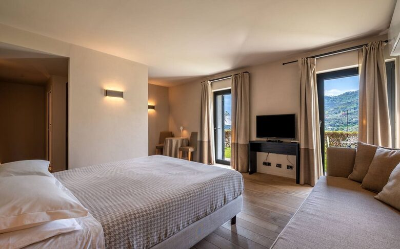 Suite Gelsomino | Peaceful Portofino Escape in Villa Il Melograno - Santa Margherita Ligure, Italy