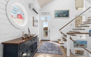 Stunning Newfoundland Seaside Retreat - Brigus, Canada