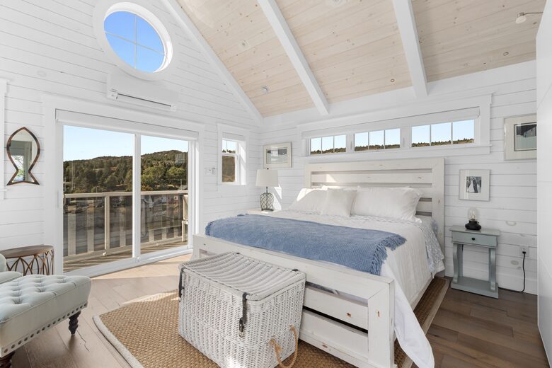 Stunning Newfoundland Seaside Retreat - Brigus, Canada