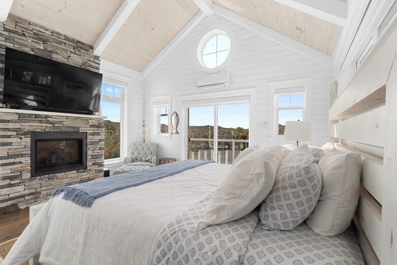 Stunning Newfoundland Seaside Retreat - Brigus, Canada