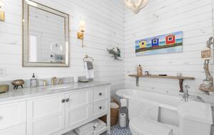 Stunning Newfoundland Seaside Retreat - Brigus, Canada