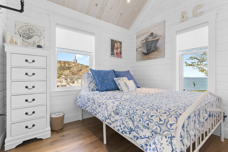 Stunning Newfoundland Seaside Retreat - Brigus, Canada