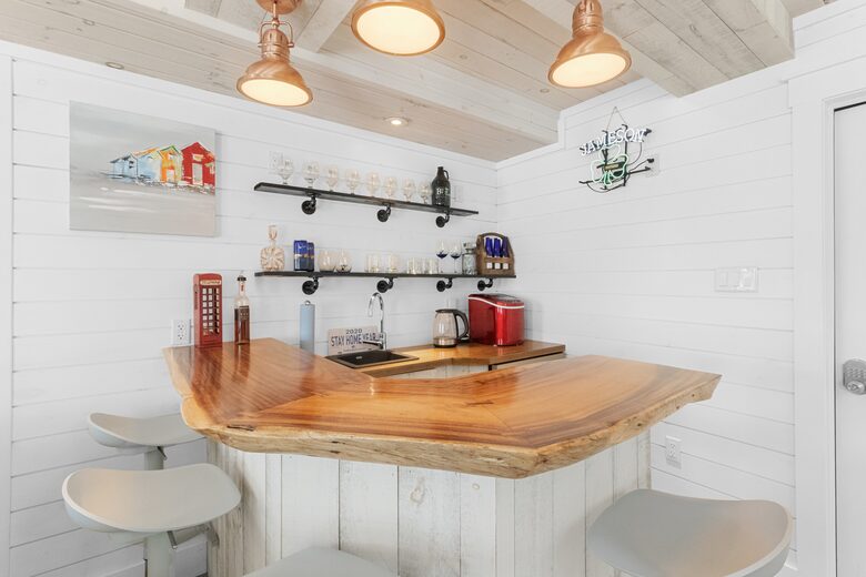 Stunning Newfoundland Seaside Retreat - Brigus, Canada