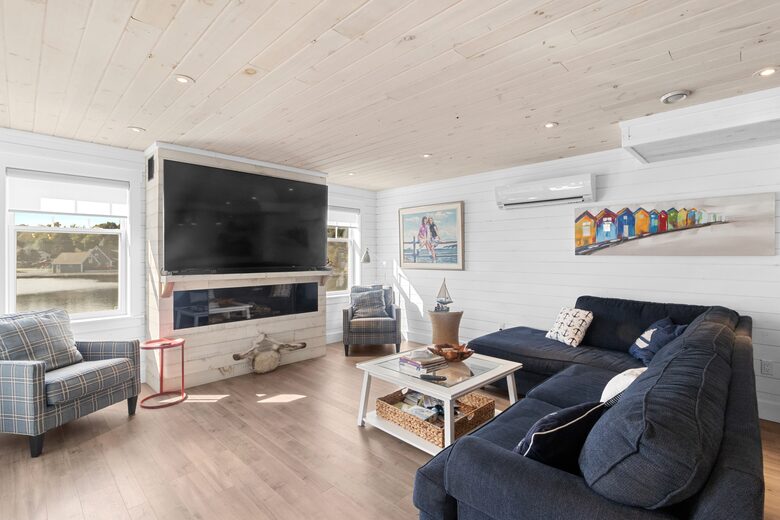 Stunning Newfoundland Seaside Retreat - Brigus, Canada