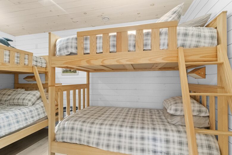 Stunning Newfoundland Seaside Retreat - Brigus, Canada