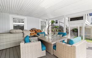 Stunning Newfoundland Seaside Retreat - Brigus, Canada