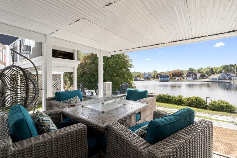 Stunning Newfoundland Seaside Retreat - Brigus, Canada