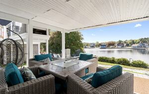 Stunning Newfoundland Seaside Retreat - Brigus, Canada