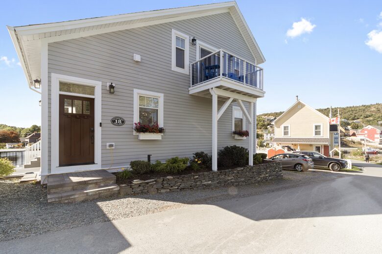 Stunning Newfoundland Seaside Retreat - Brigus, Canada