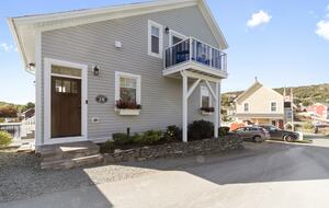 Stunning Newfoundland Seaside Retreat - Brigus, Canada