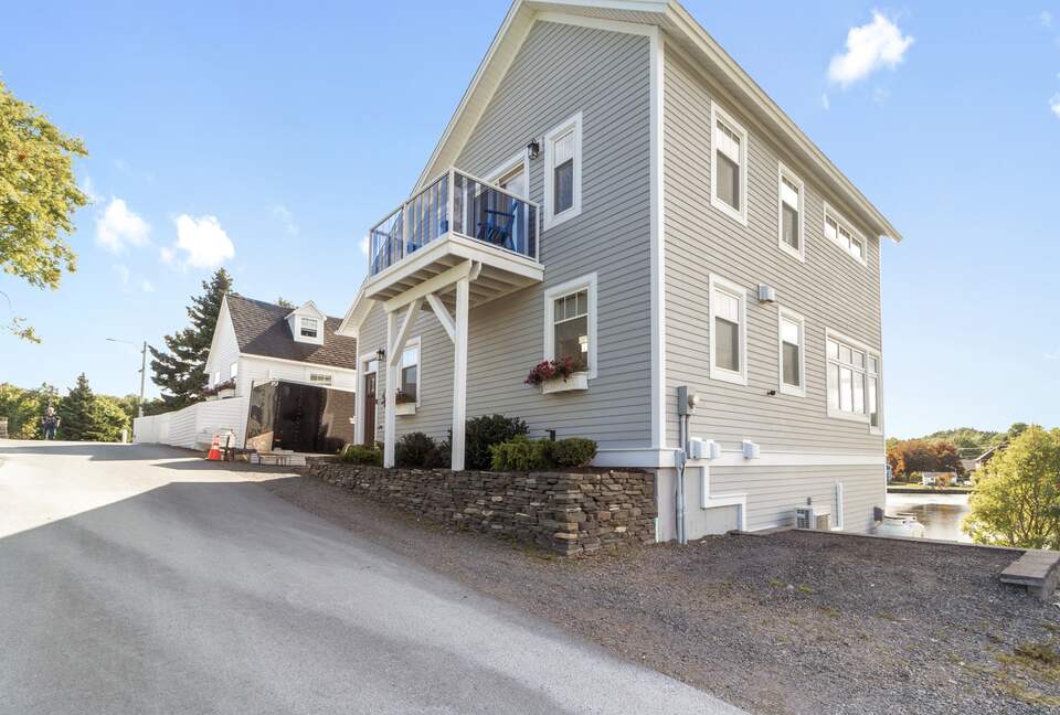 Stunning Newfoundland Seaside Retreat - Brigus, Canada