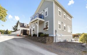 Stunning Newfoundland Seaside Retreat - Brigus, Canada