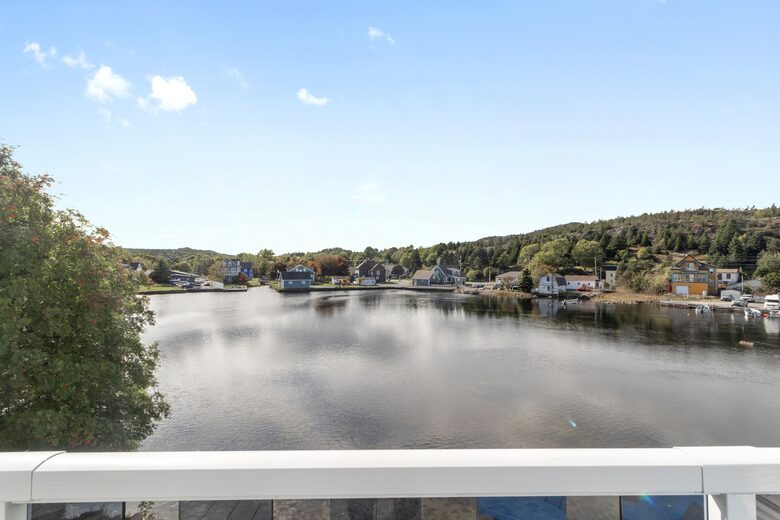 Stunning Newfoundland Seaside Retreat - Brigus, Canada