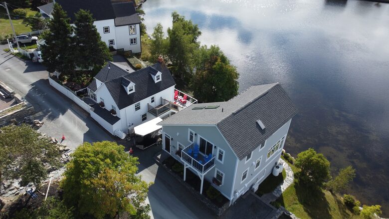 Stunning Newfoundland Seaside Retreat - Brigus, Canada