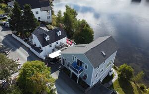 Stunning Newfoundland Seaside Retreat - Brigus, Canada