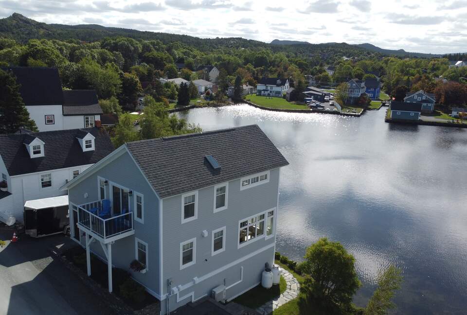 Stunning Newfoundland Seaside Retreat - Brigus, Canada