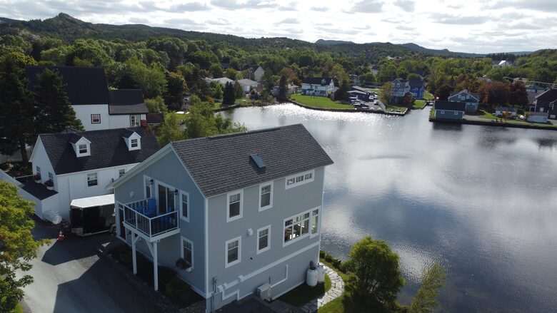 Stunning Newfoundland Seaside Retreat - Brigus, Canada