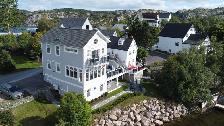 Stunning Newfoundland Seaside Retreat - Brigus, Canada